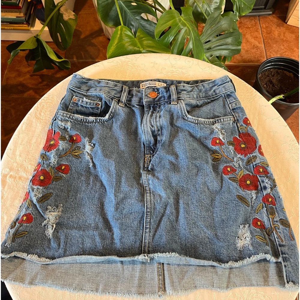 Zara embroidered denim skirt